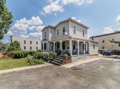 4028 Barnes Ave, Bronx NY 10466-4310 exterior