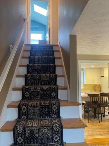 42 Oxford Dr, Enfield CT 06082-2535 exterior