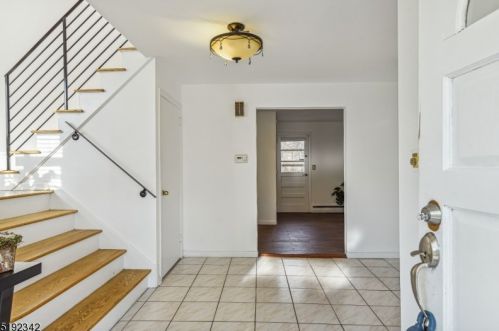 37 Conforti Ave, Town Center NJ  07052-2824 exterior