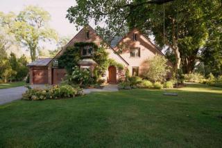 1006 Country Club Dr, Schenectady, NY 12309-5405