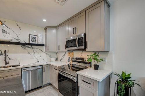 4043 44th Pl, Phoenix AZ  85018-5401 exterior