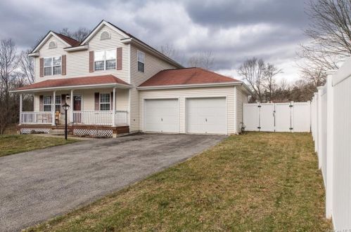 104 Autumn Dr, Poughkeepsie NY 12603-5616 exterior