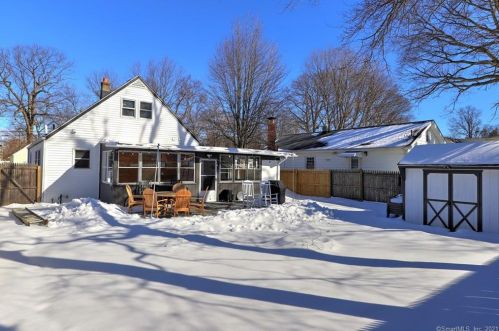 25 Sampson Ave, Milford CT 06460-5549 exterior