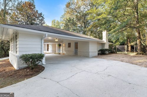 7330 Hunters Branch Dr, Atlanta GA  30328-1721 exterior