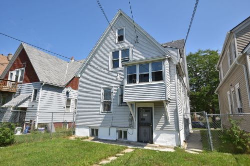 3257 Booth St, Milwaukee WI 53212-2135 exterior