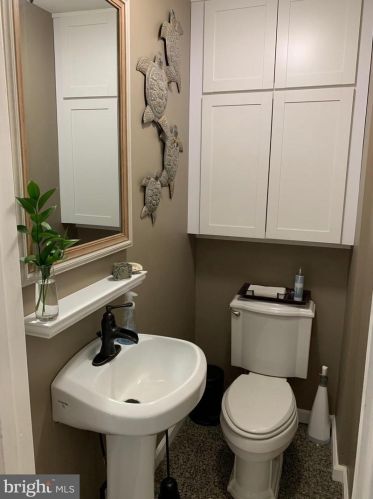 7625 Locust Grv Rd, Glen Burnie MD 21060-8453 exterior