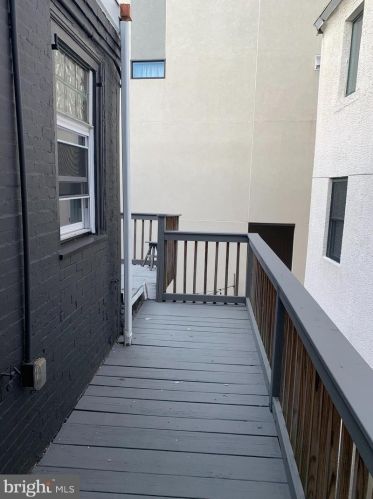 405 Fairmount Ave, Philadelphia PA 19123-2809 exterior