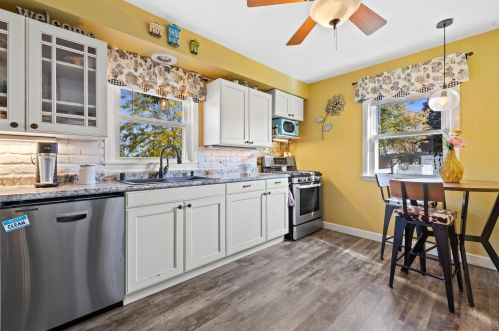 3400 20th St, Milwaukee, WI 53215-4918