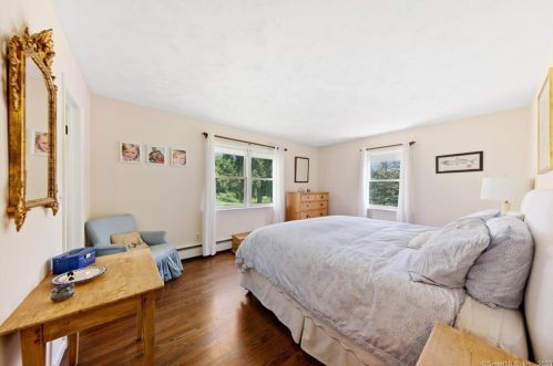 135 Highfield Rd, Wilton CT 06897-3803 exterior