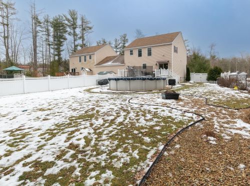 67 Ledge Rd, Seabrook NH 03874-4314 exterior