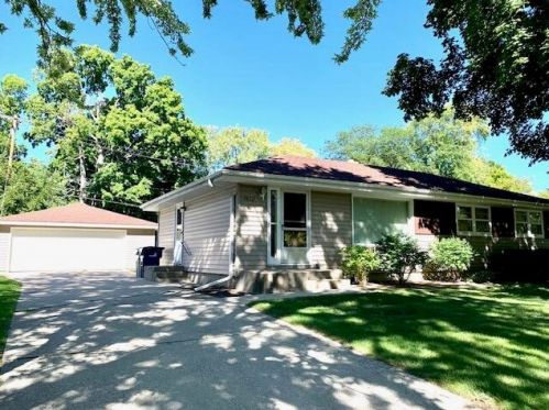 7832 Edgeworth Dr, Milwaukee, WI 53223-4272