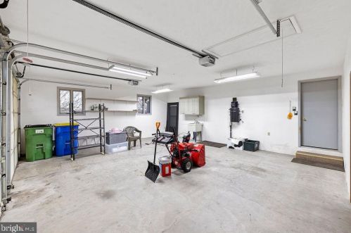 106 Lee Ann Ct, Hanover PA 17331-9560 exterior