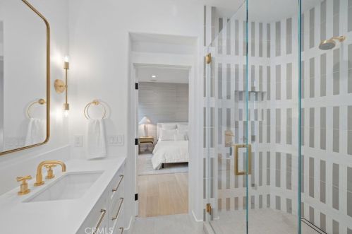 10464 Caribou Way, Tustin CA  92782-1470 exterior