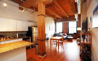 910 Lake St, Chicago IL  60607-1707 exterior