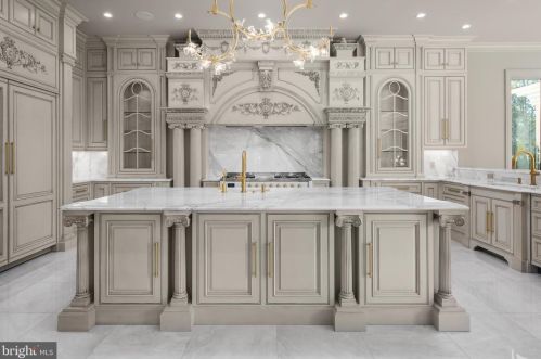 6431 Georgetown Pike, Mc Lean VA 22101-2212 exterior