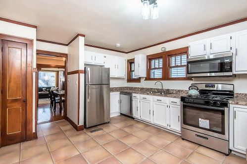 122 Chambers St, Milwaukee, WI 53212-2418