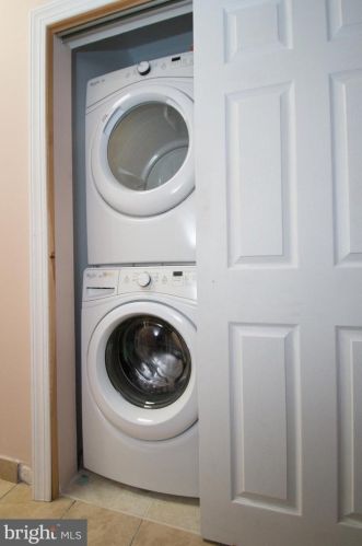 1302 Alder St, Philadelphia PA 19148-4908 exterior