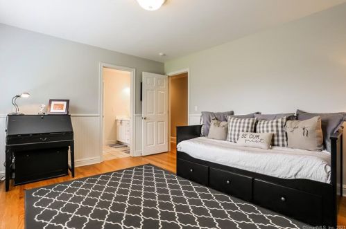 279 North St, Ridgefield CT  06877-2512 exterior