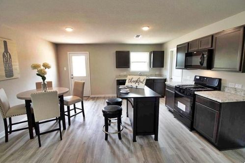 412 6th St, Hempstead TX  77445-4711 exterior