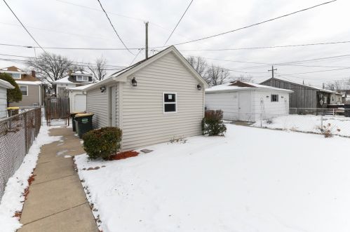 7810 Cressett Dr, Chicago IL  60707-1344 exterior