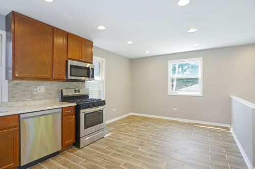 648 Ctr St, Waukegan IL 60085-3829 exterior