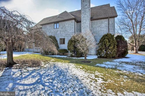 409 Dart Dr, Hanover PA 17331-1327 exterior