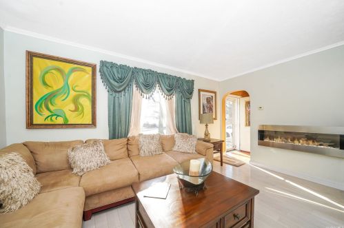 63 Dewitt St, Valley Stream, NY 11580-1612