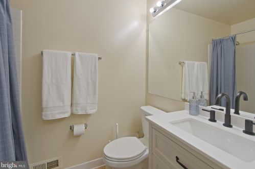 1653 Hugo Cir, Silver Spring MD  20906-5922 exterior