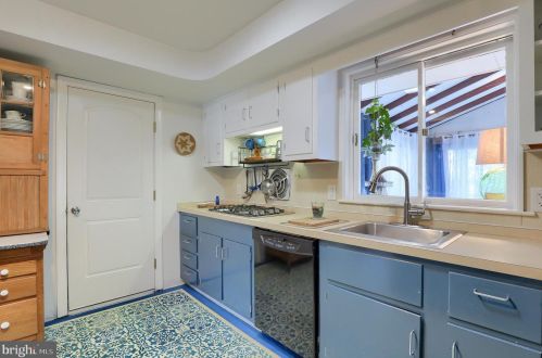 306 Blf Vw Dr, Lancaster PA 17601-4136 exterior