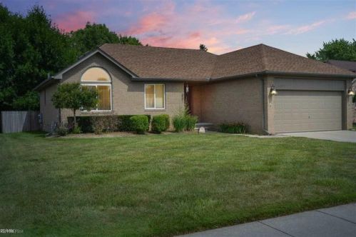 52842 Muirfield Dr, New Baltimore MI  48051-3663 exterior