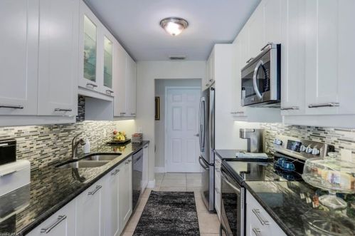 4581 7 Ave, Naples FL 34117-4154 exterior