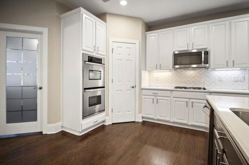 1052 Brookhaven Walk, Atlanta GA 30319-4569 exterior