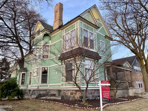 326 Cherry St, Grand Rapids MI 49503-4610 exterior