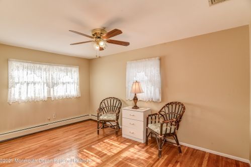 9 Mockingbird Rd, Edison NJ 08820-2752 exterior