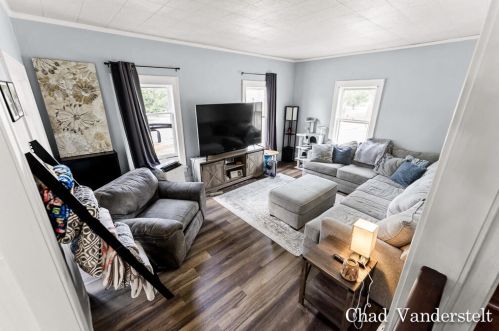 304 Front St, Belding MI  48809-1622 exterior