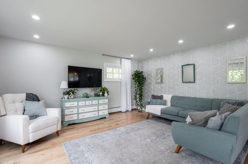 8934 Seneca Rd, Milwaukee WI 53217-2331 exterior