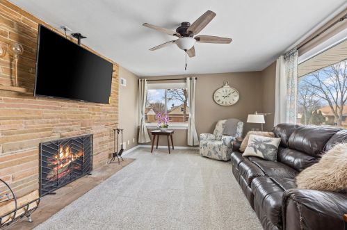 9525 Auer Ave, Milwaukee, WI 53222-3533