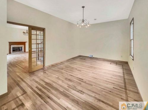 37 Carpenter Pl, Metuchen NJ 08840-2521 exterior