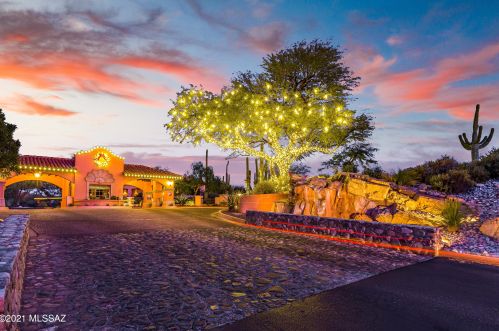 5860 Bright Star Dr, Tucson AZ  85718-3429 exterior