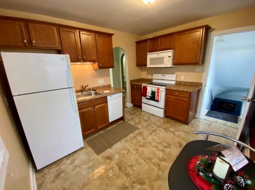 8707 Stuth Ave, Milwaukee WI 53227-3743 exterior