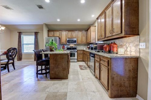 108 Golfview, Montgomery TX 77356-8853 exterior