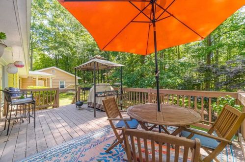 2201 Valley Creek Cir, Lithonia GA  30078-2532 exterior