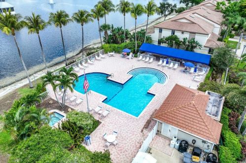 6684 Via Regina, Boca Raton FL 33433-3908 exterior