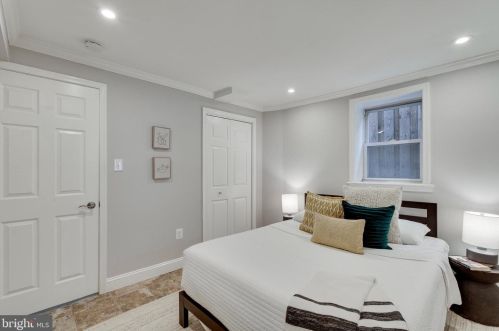 145 U St, Washington DC 20001-2338 exterior