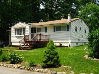 101 Conklin Ave, Stanhope, NJ 07874-2241