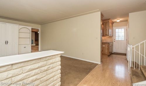 635 Fieldstone Dr, Rochester, MI 48309-1669