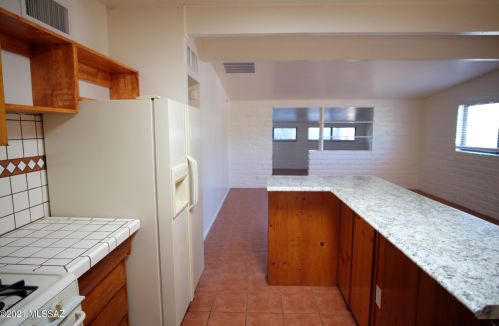 41 Montego Dr, Tucson AZ  85710-1312 exterior