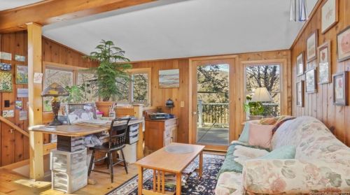 593 Roosevelt Dr, Seymour CT 06478-1739 exterior