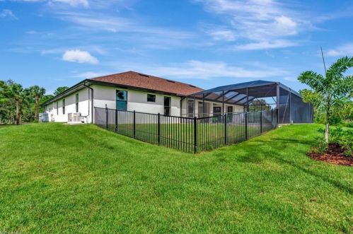 870 8 St, Naples FL 34120-0411 exterior