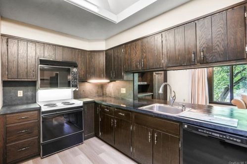 1 Lincoln Dr, Poughkeepsie NY 12601-6004 exterior